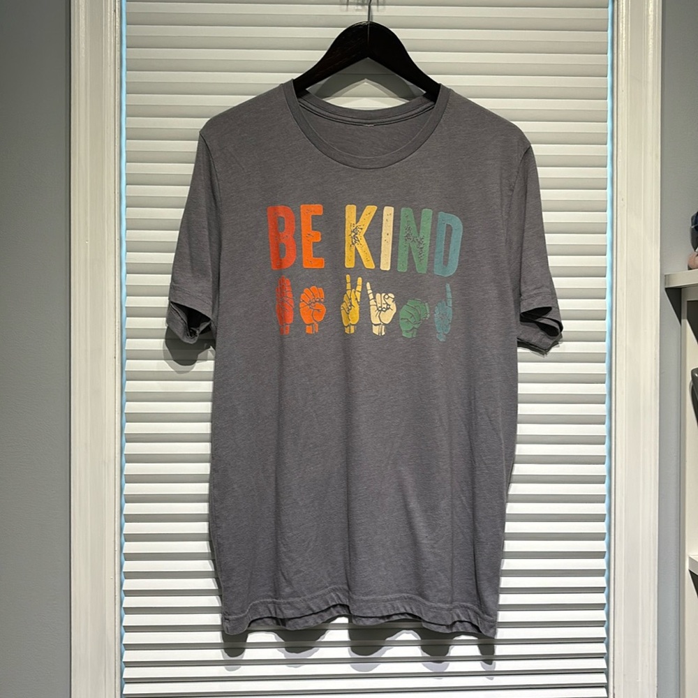 BE KIND Graphic tee
